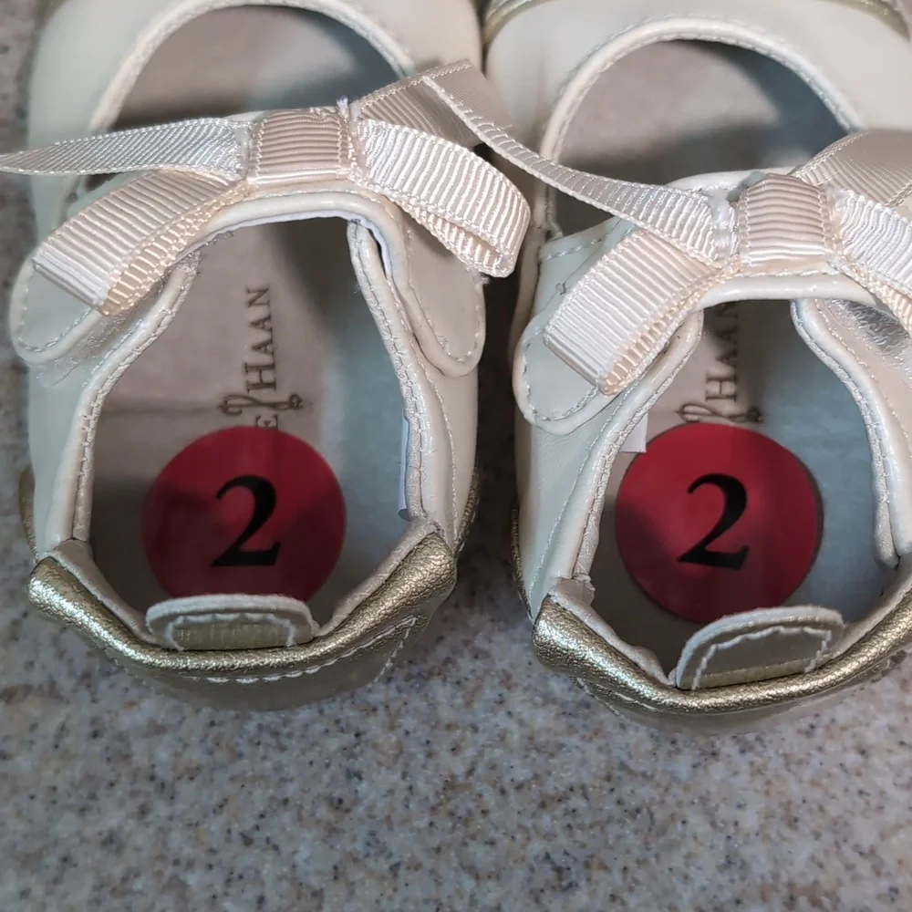 Cole Haan Baby Shoes, Mini Cap Bow, Cream And Gold, Size 2, New